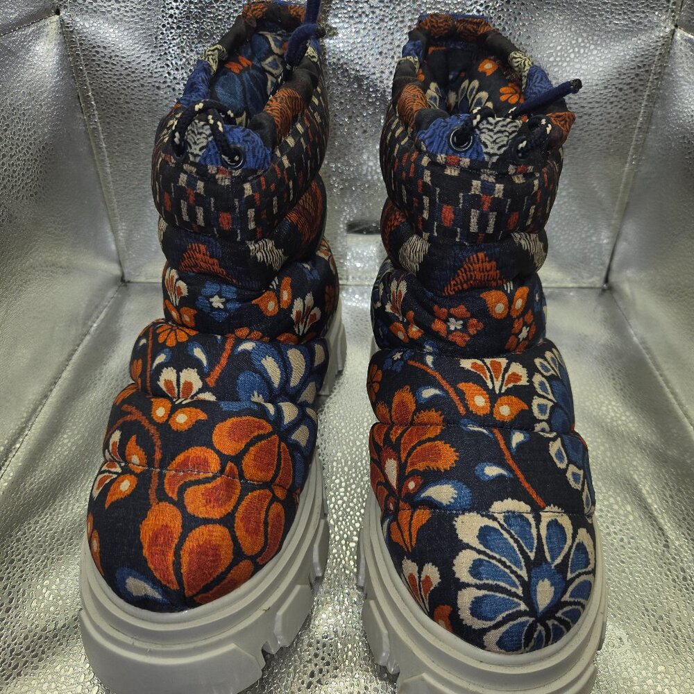 FARM Rio Pineapple Flowers Lug Sole Platform Ankle Boot 100% Vegan - Size 9
